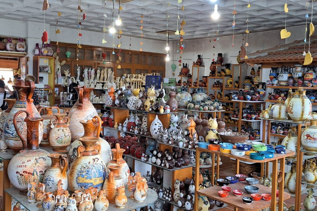 라시티 고원에서 즐기는 도예 워크숍