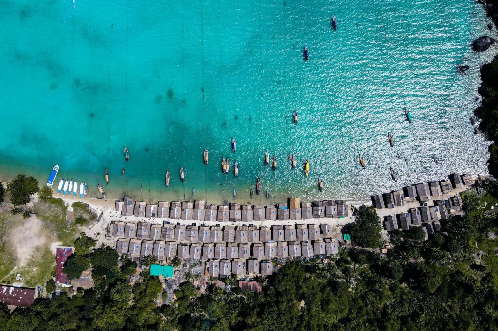 수린 제도의 아름다운 청록색 바다