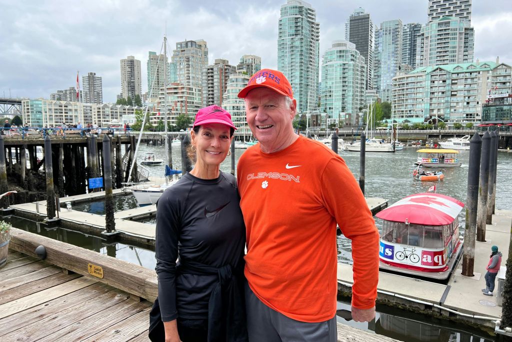 자전거를 타는 동안 그랜빌 아일랜드에 정차합니다.