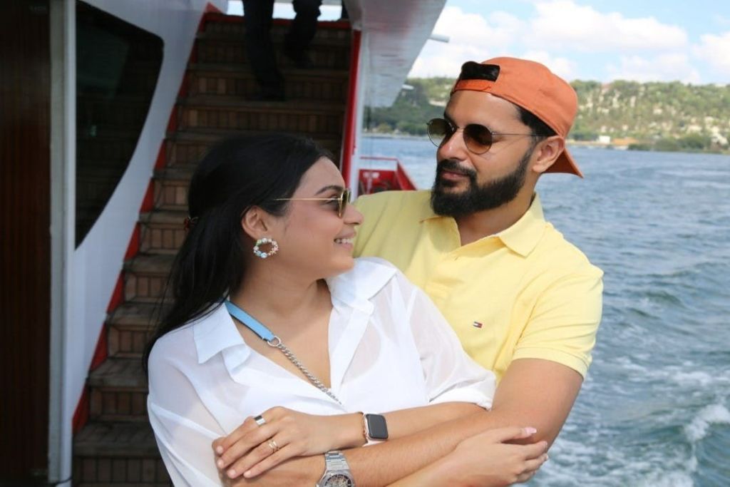 사랑스러운 고객들이 투어를 즐깁니다.