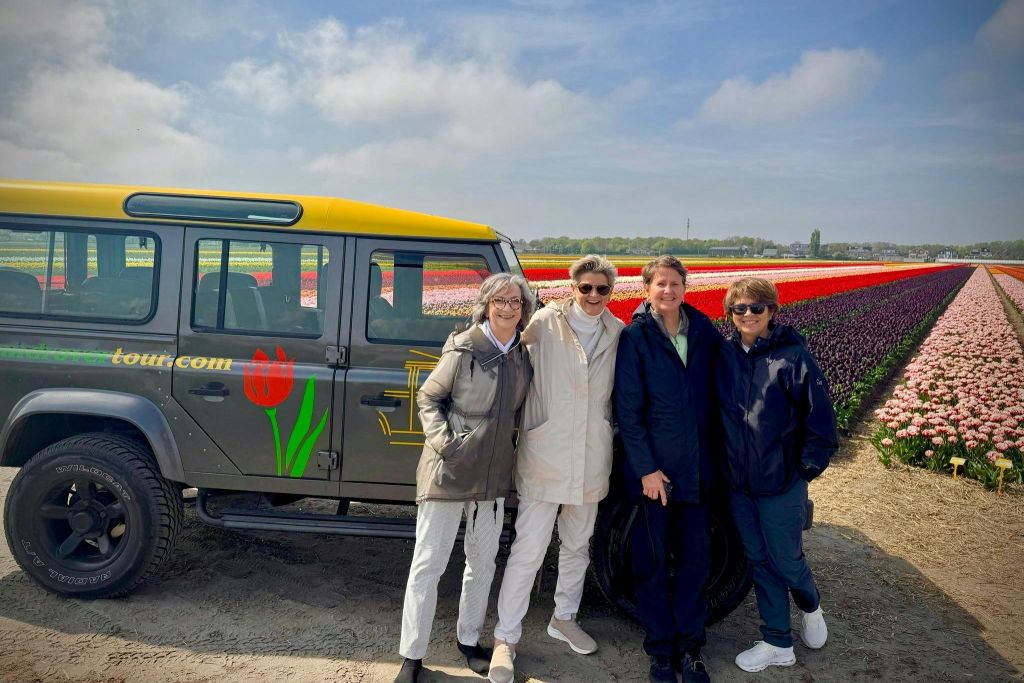 튤립밭의 랜드로버