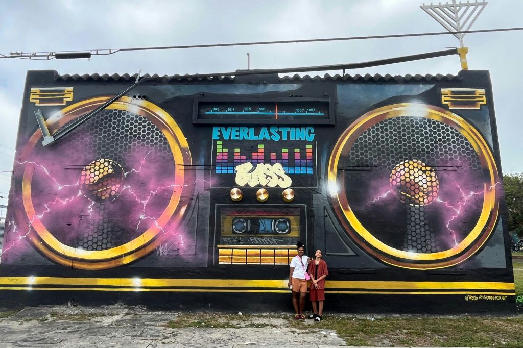 윈우드의 거대한 벽화를 비롯해 마이애미를 둘러보세요.