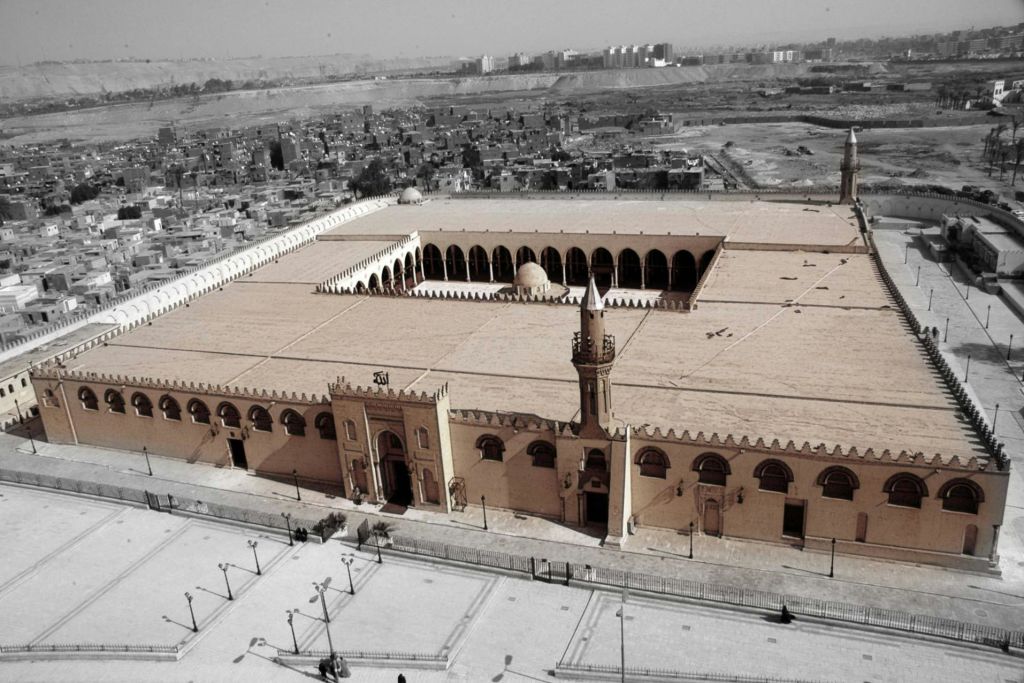 카이로의 역사를 알아보는 가이드 투어 - 이집트 최초의 모스크인 암르 이븐 알 아스 모스크와 그 문화적 중요성