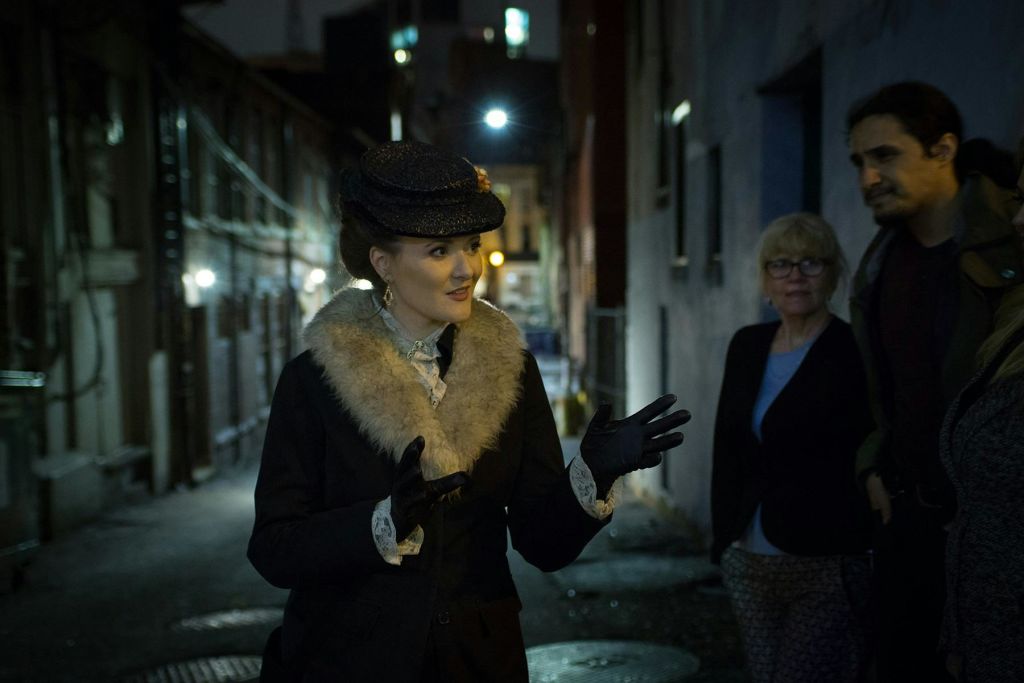 밴쿠버에서 가장 오래된 거리와 뒷골목을 둘러보세요.