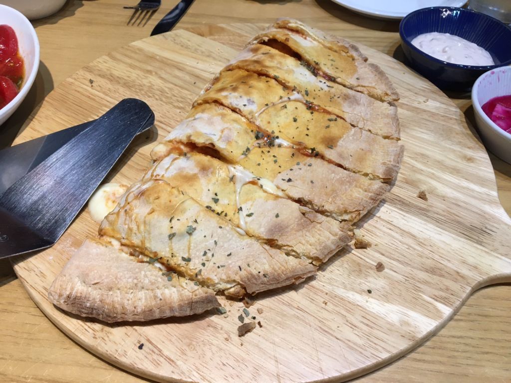 칼초네 화덕 피자