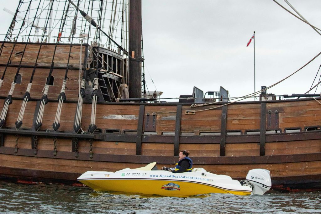 우리 투어에서 해적과 마주칠 수도 있고... 으아.