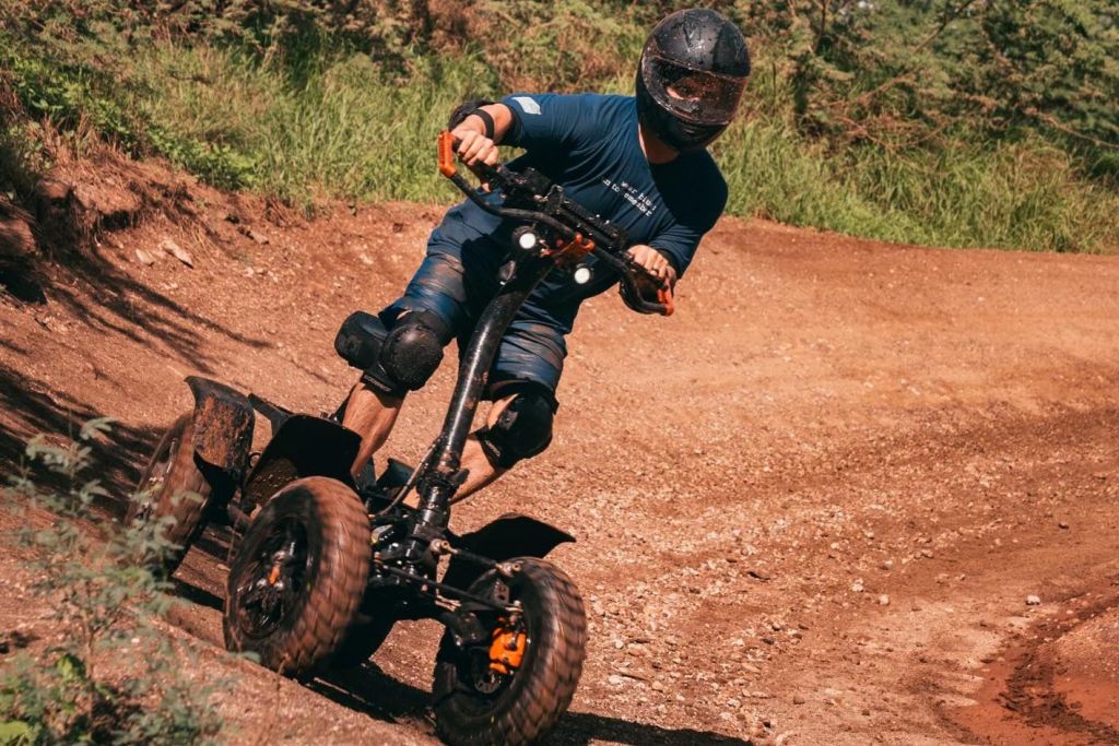 BERM의 스탠드업 ATV