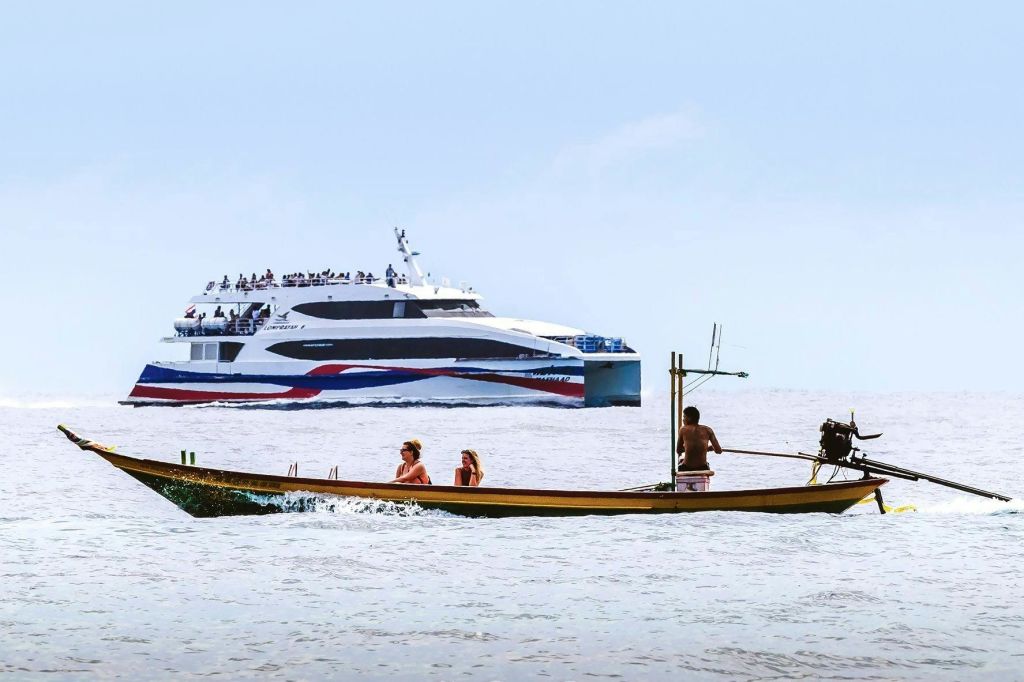 푸켓에서 편안함과 스타일로 코사무이 모험을 시작하세요!