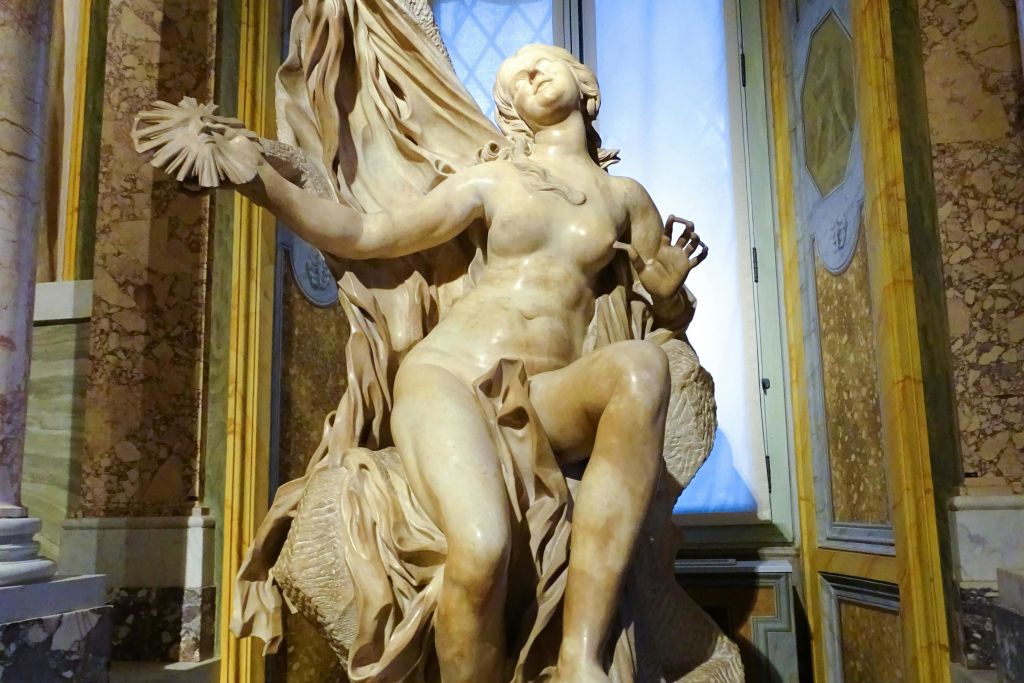 방문에서 즐길 수 있는 아름다운 걸작 중 하나인 지안로렌조 베르니니의 "시간으로 밝혀진 진실"