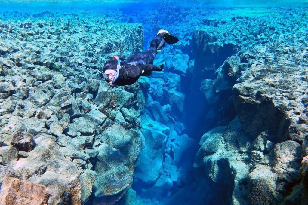 실프라에서 즐기는 잠수복 스노클링