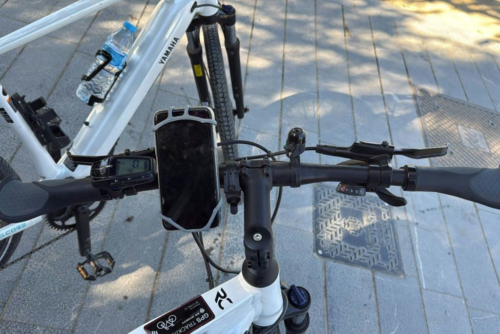 야마하 전동 자전거를 타고 발렌시아를 둘러보세요. 이 자전거는 120km의 높은 자율성으로 장거리 여행에 이상적입니다.