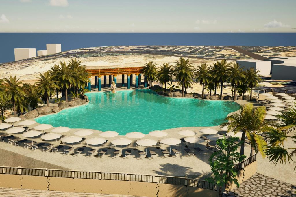 파라솔, 야자수, 목조 구조물을 배경으로 한 라운지 의자로 둘러싸인 리조트 스타일의 수영장입니다.