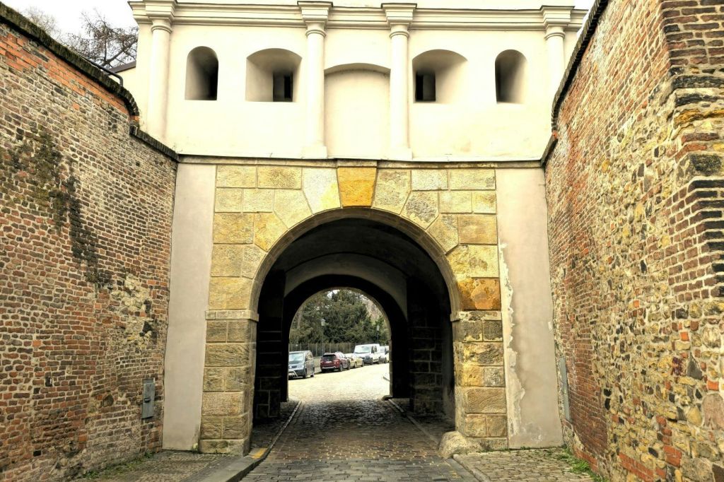 타보르 게이트 - 오디오 가이드 시작