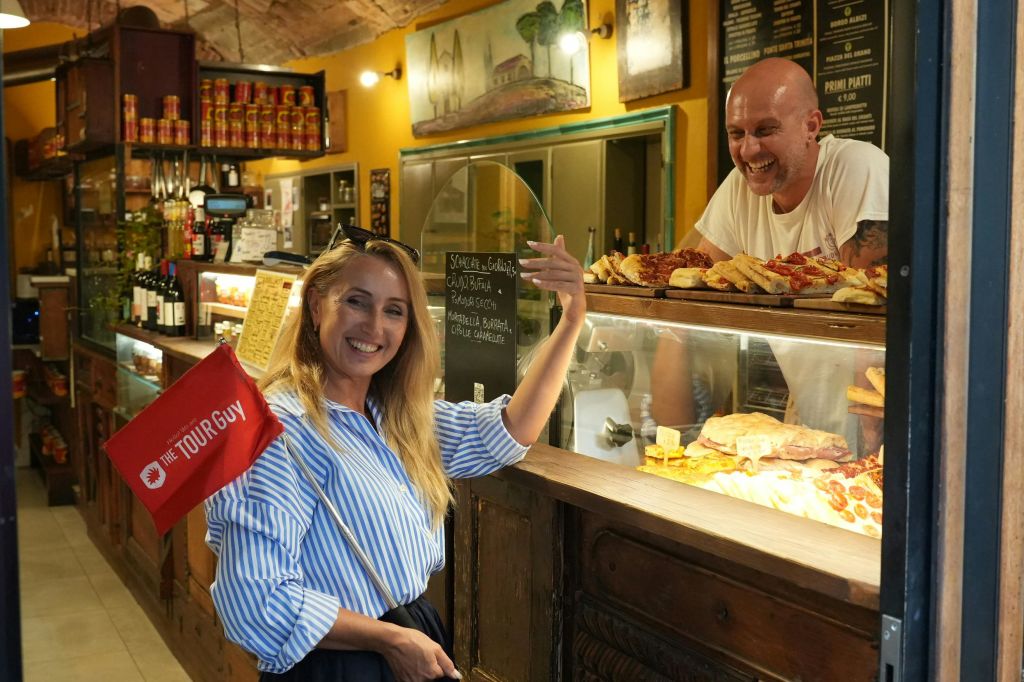 공급업체의 요리 가이드를 통해 현지 트라토리아로 이동하여 플로레의 정통 맛을 음미해 보세요.