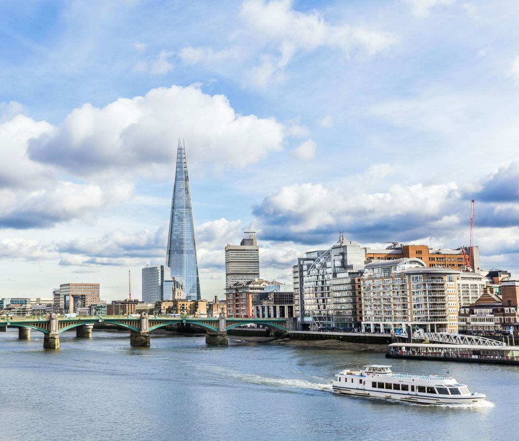 템스강의 샤드 전경