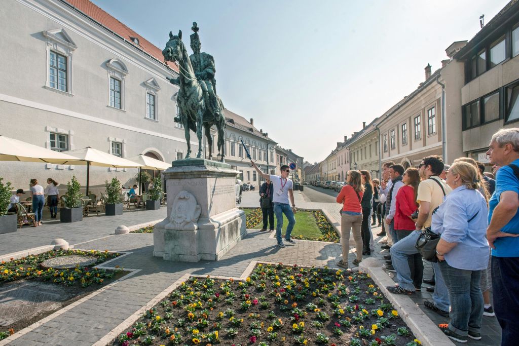 안드라스 하디크 동상