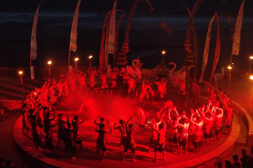 멜라스티 비치 케착 댄스 쇼