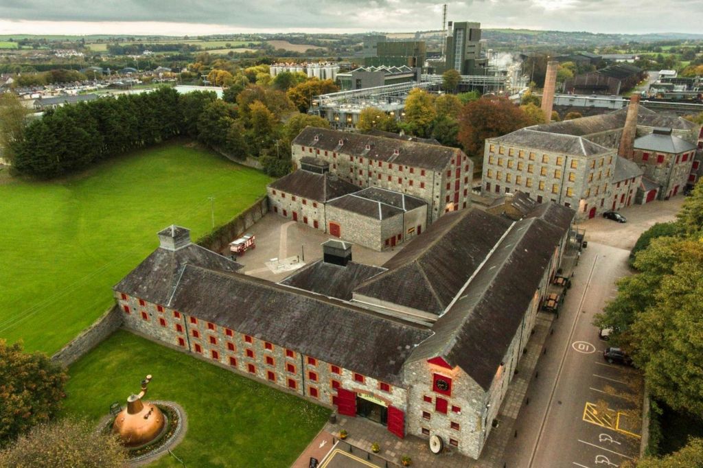 미델톤 증류소에서 즐기는 공중 사진 촬영