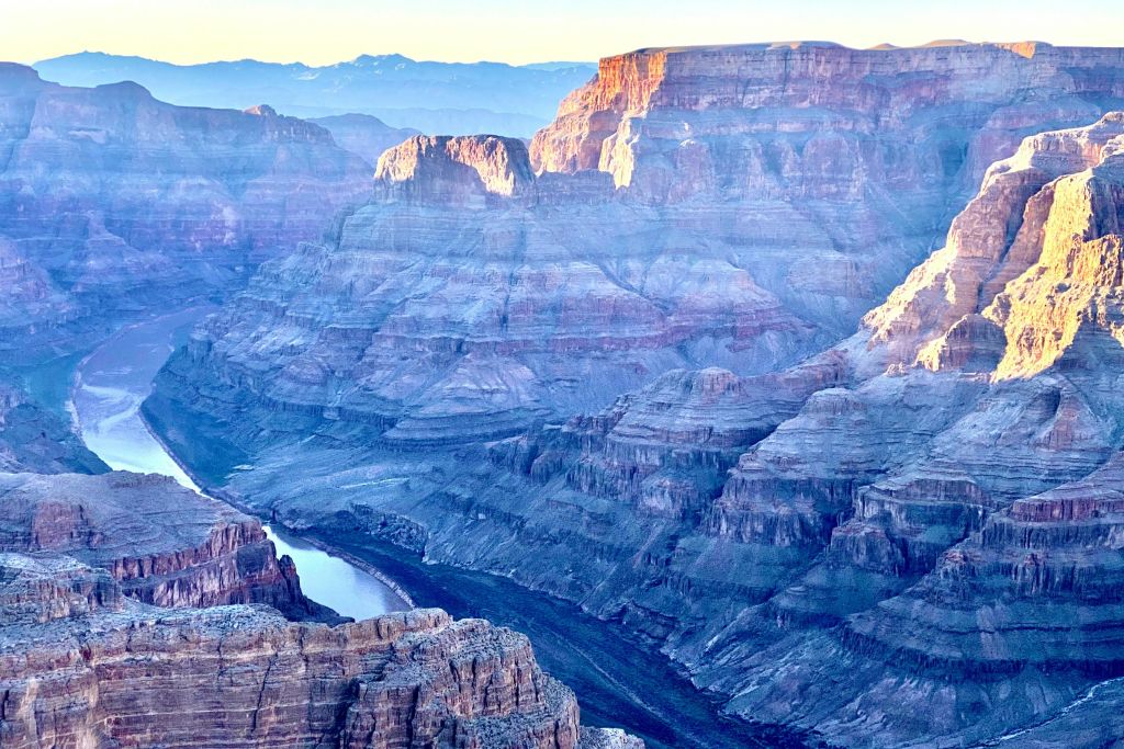 콜로라도강이 흐르는 그랜드캐니언