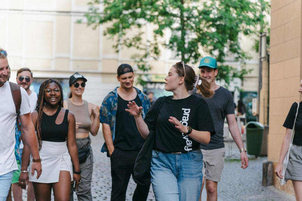 소규모 그룹, 현지 가이드