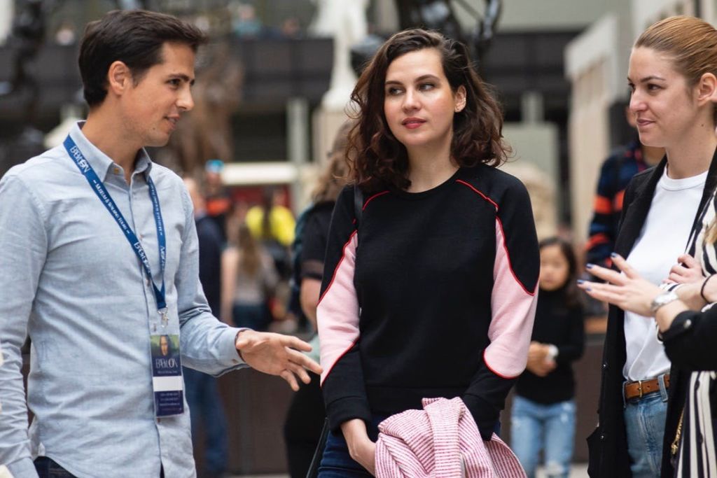 가이드 게스트에게 컬렉션 보여주기