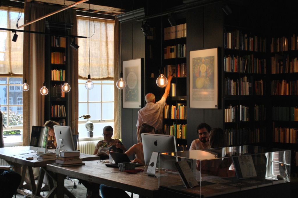 자유의 마음 대사관 독서실