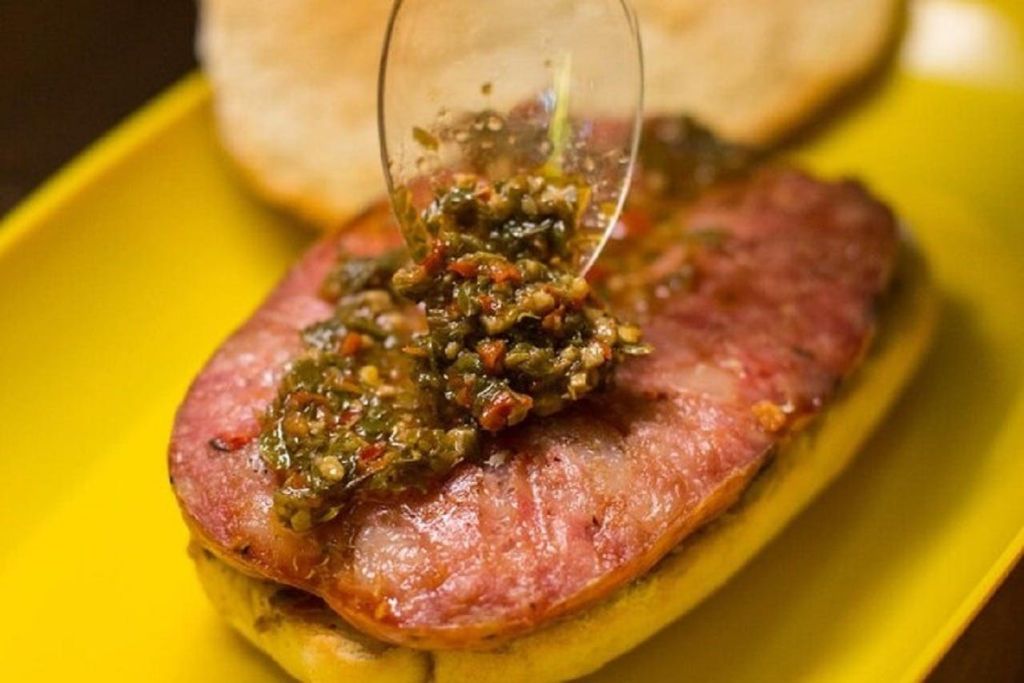 전통 음식 즐기기