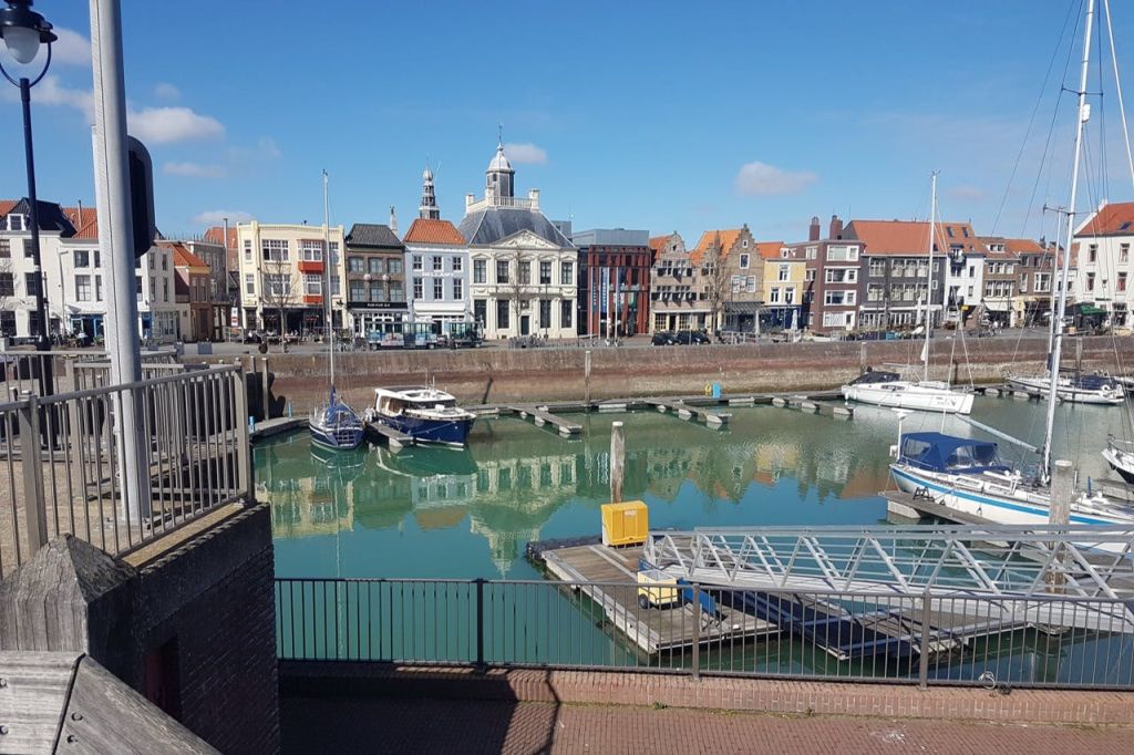 이전에는 램프신 하우스가 보이는 상선 항구였습니다.