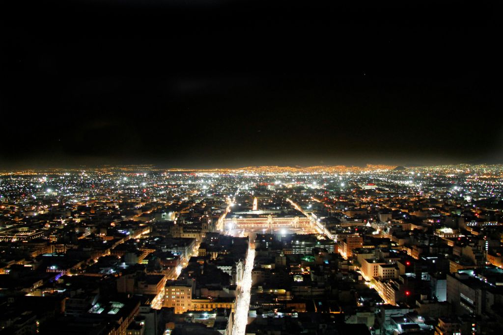 멕시코시티 동부. 멕시코시티의 조칼로, 국립 궁전, 메트로폴리탄 대성당.