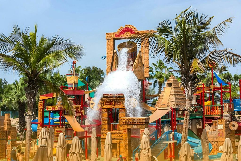 다양한 웨이브 풀은 다양한 웨이브 강도로 모든 연령대에 재미를 선사합니다.