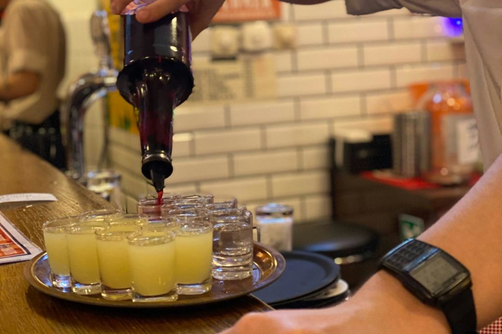 맑은 우드카, 레몬 우드카, 체리 우드카. 언제나 모두를 위한 것!