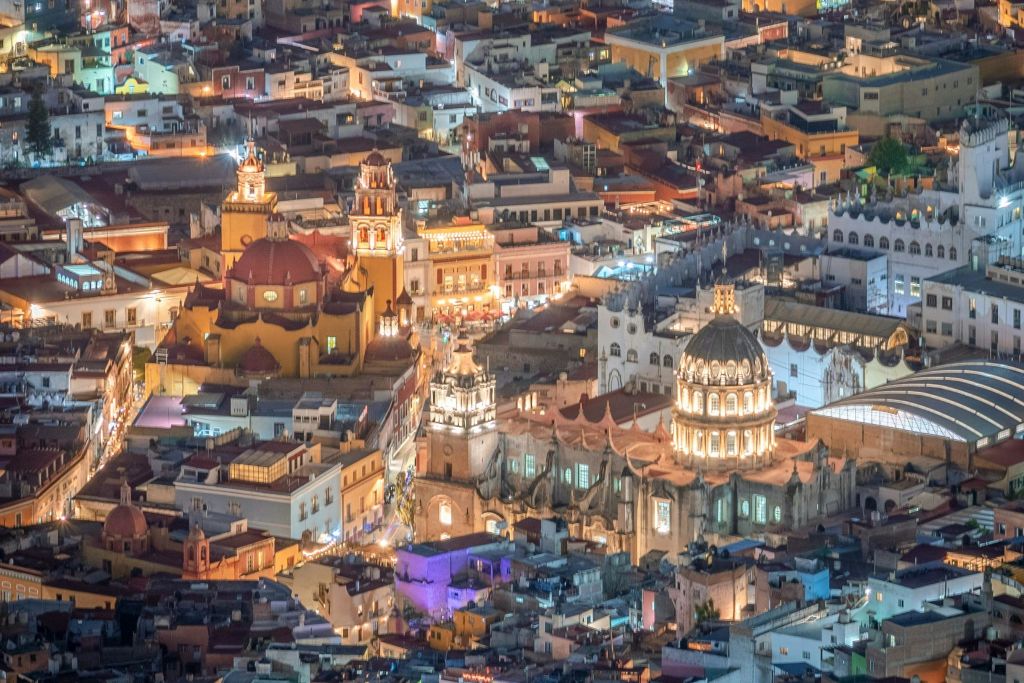 죽음의 날, 전설과 유령