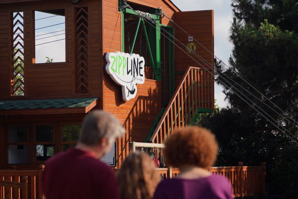 나카슈테페 공원을 날아다니는 느낌에 휩쓸려보세요