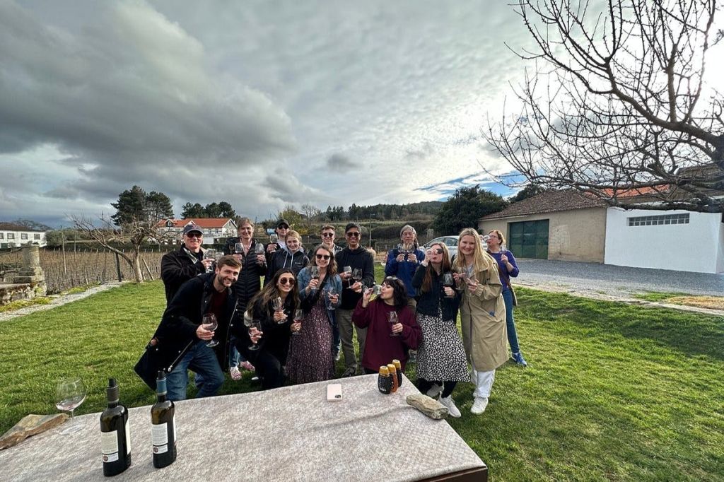 그룹과 함께 즐기는 와인 시음