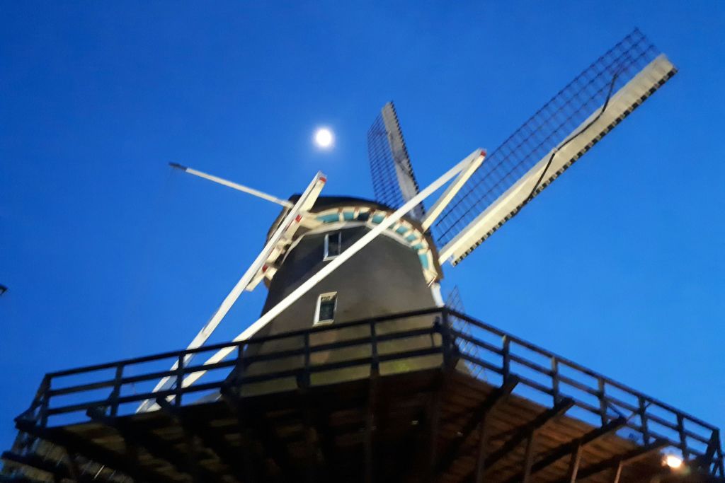 달빛 옆의 방앗간