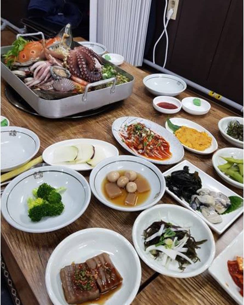 장안 해물탕 회 식당