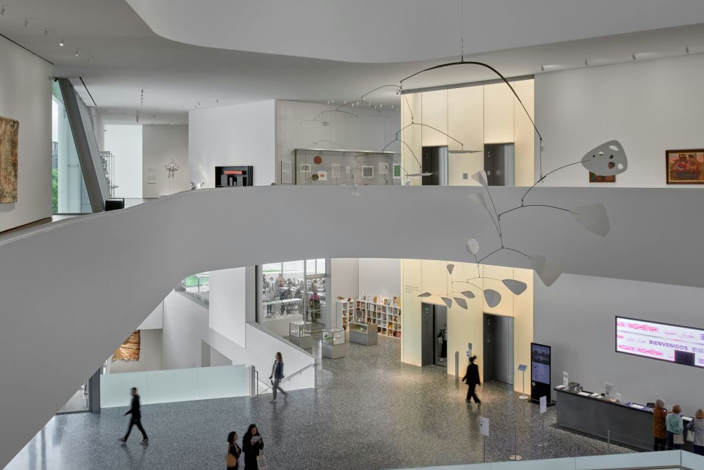 킨더 빌딩이 내려다보이는 2층 전망