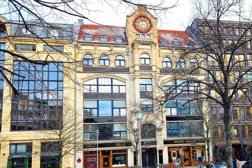 1920년대에 기성복과 창고였던 베롤리나 하우스.