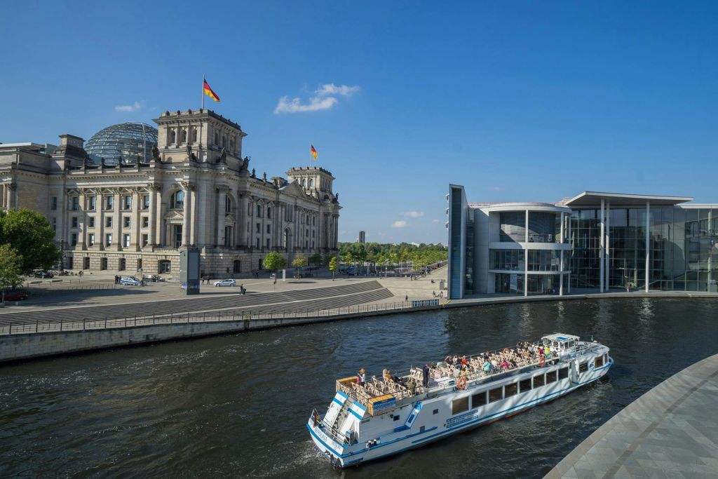 2.25 시간 시티 투어 - 센터를 거쳐 서쪽 항구까지