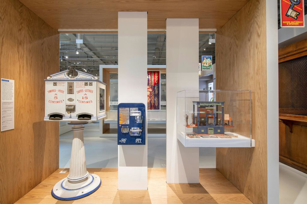 상설전 - 3층 고원 - 금융 활동