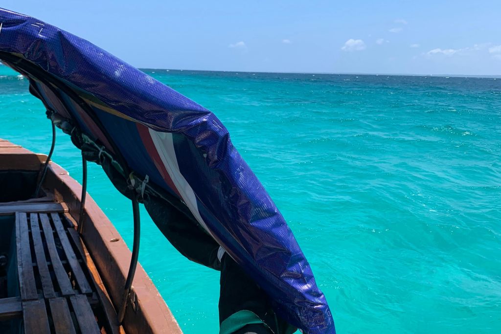 깨끗하고 따뜻한 해변