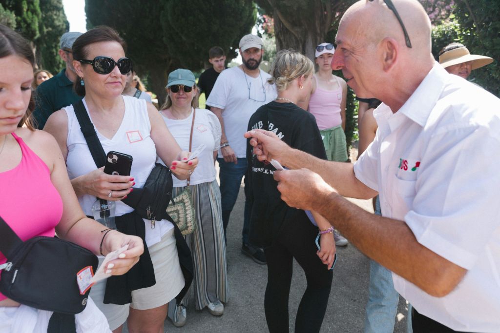 지하 묘지에서 tkt 배포