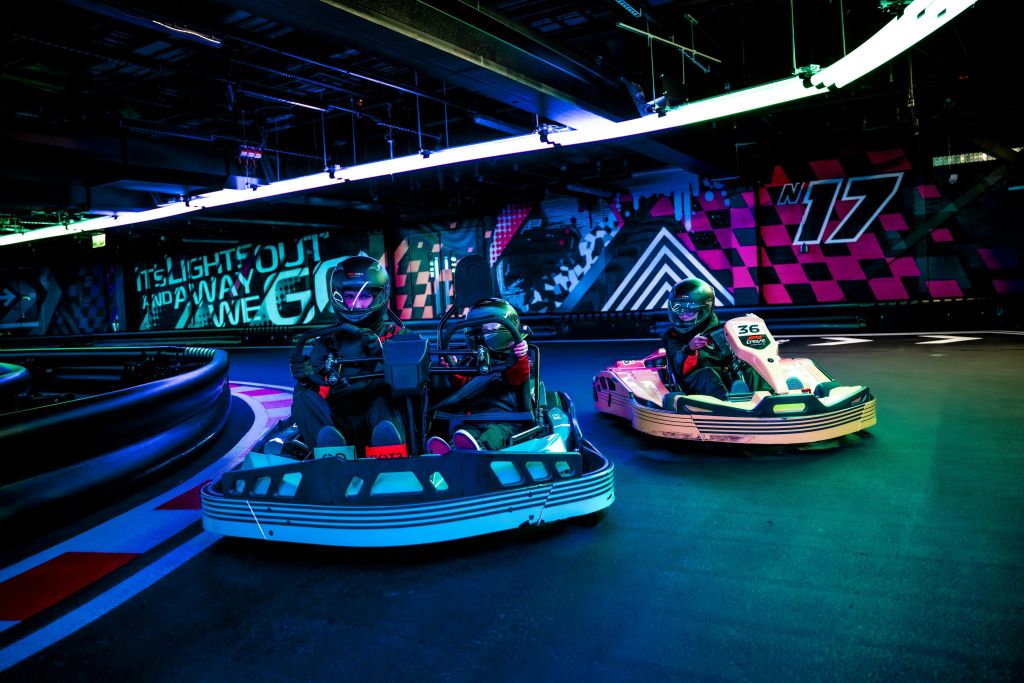 런던에서 즐기는 F1 드라이브 고 카트