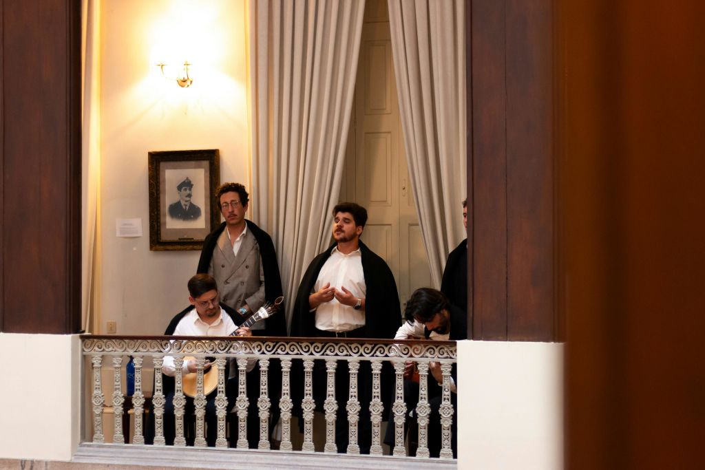 코임브라 파도의 기원과 호기심에 대한 몇 가지 설명이 제공됩니다.