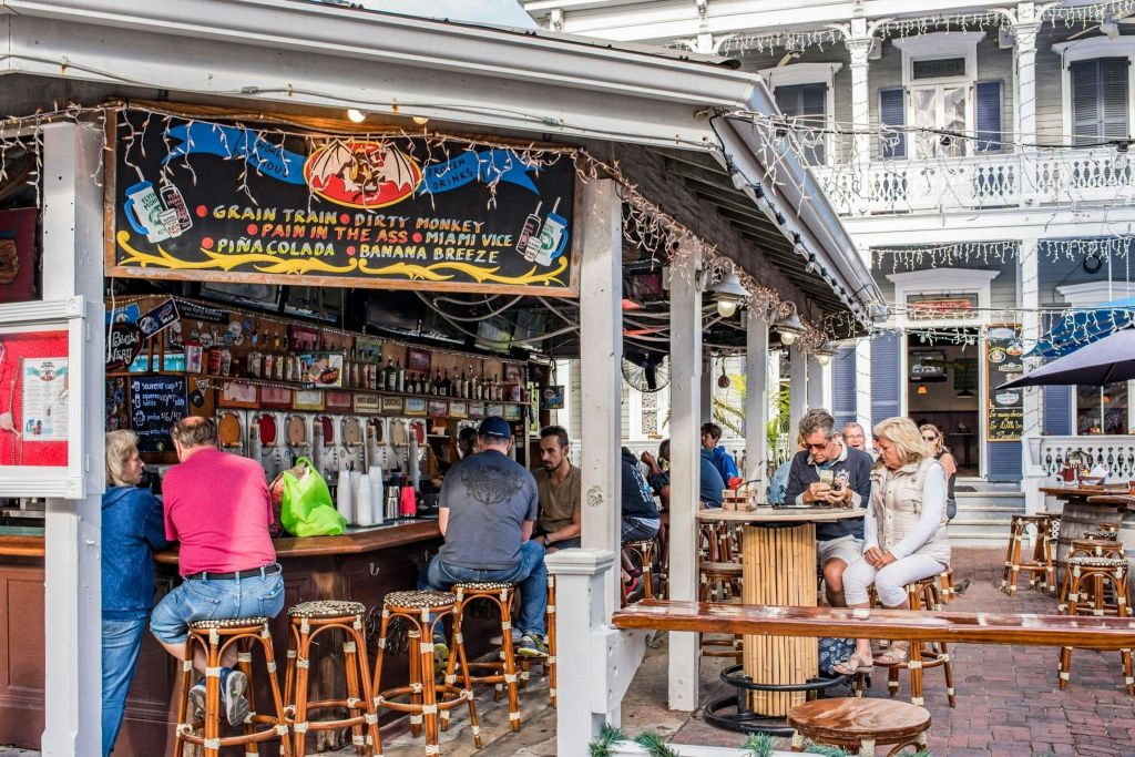 여가 시간에 한 잔의 여유를 즐기세요