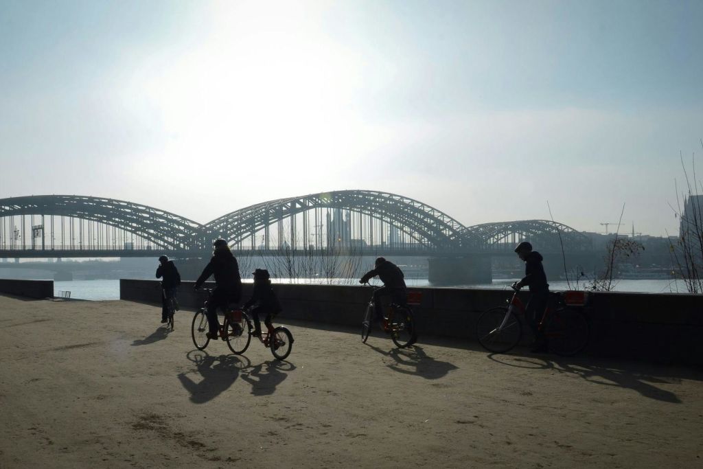 쾰른 대성당 전망을 감상하는 쾰른 자전거 투어