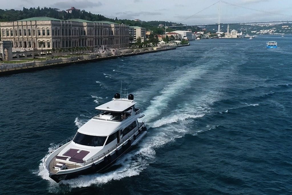 럭셔리 요트를 타고 즐기는 보스포루스 관광 크루즈