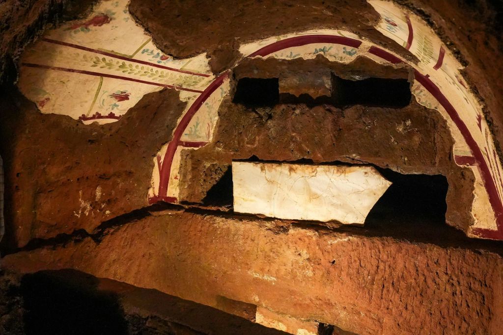 수백 년의 역사를 살펴보는 도보 투어