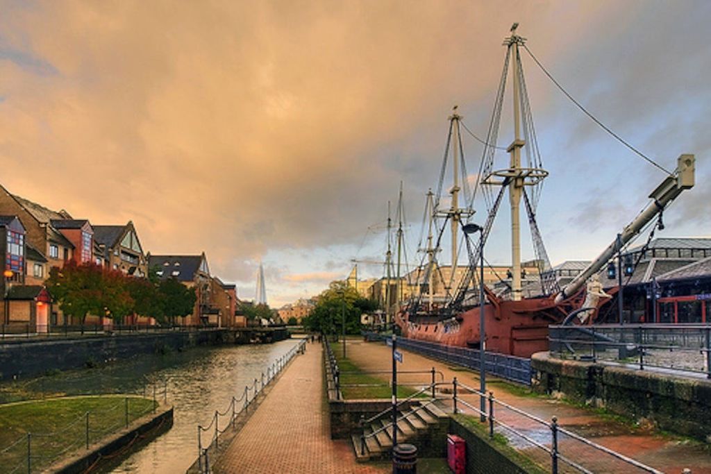 숨겨진 부두와 운하 탐방