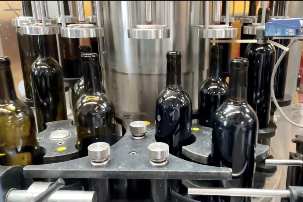 레이프이스테이트 와이너리의 보틀링 머신
